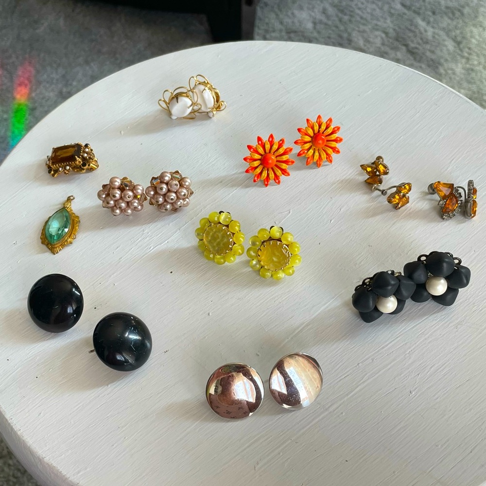 Lot of 9 pairs of vintage, fun! clip-on earrings EUC